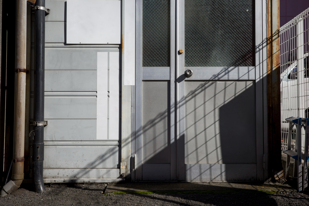 Pintu belakang rumah