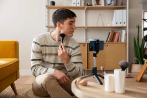 Auto face tracking tripod