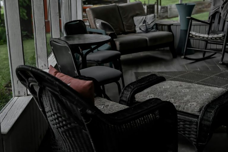 menata furnitur