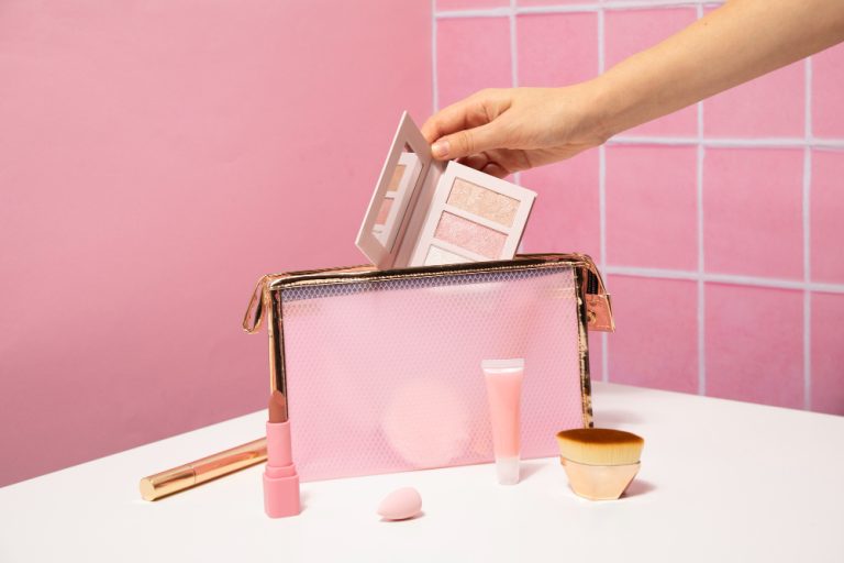 Pouch makeup
