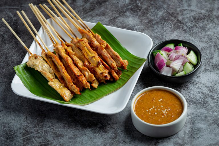 Memasak sate